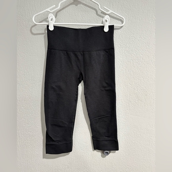 Lululemon In The Flow Crop Black SIZE 4 - Picture 3 of 6
